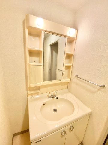 洗面設備　※同物件別室参考写真