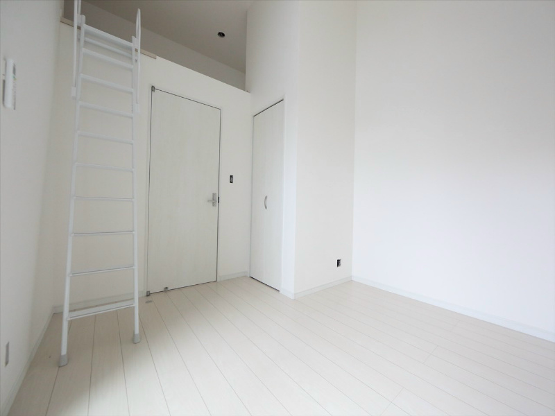 居室・リビング　洋室5.7帖　ロフト4.7帖（収納でもお部屋でも使えます）