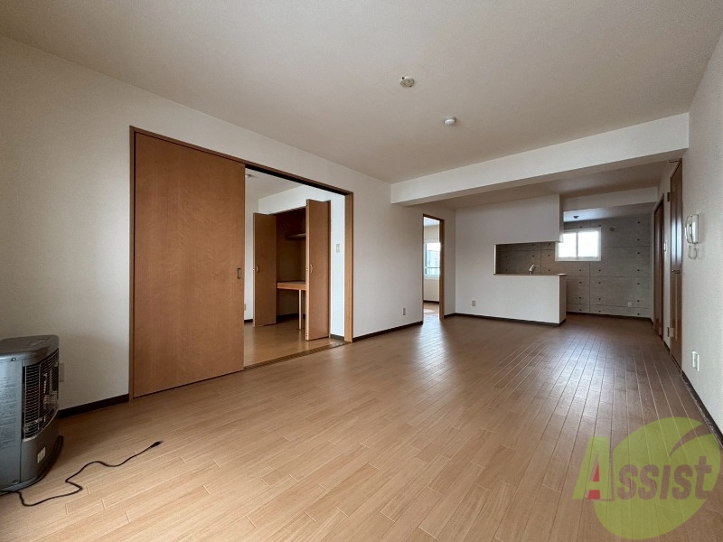 居室・リビング　広くてキレイなお部屋が広がっていて、充実した生活が送れそう。