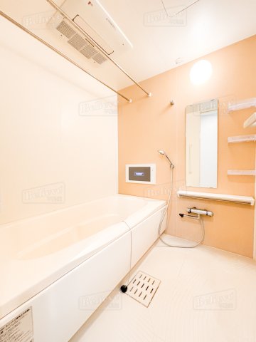 バス・シャワールーム　追い焚き・浴室乾燥機付きのお風呂です♪