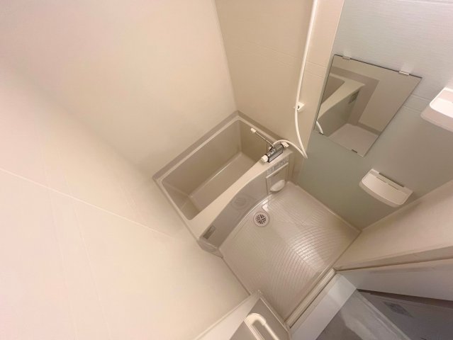 バス・シャワールーム　広めのお風呂は一日の疲れを癒してくれます。