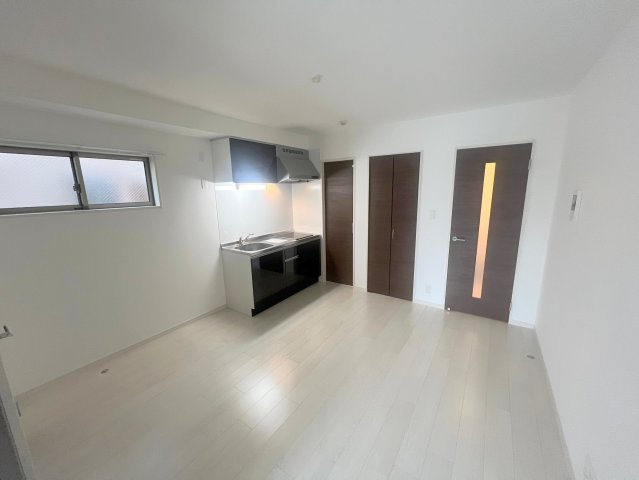 居室・リビング　明るく広々としたリビングです。