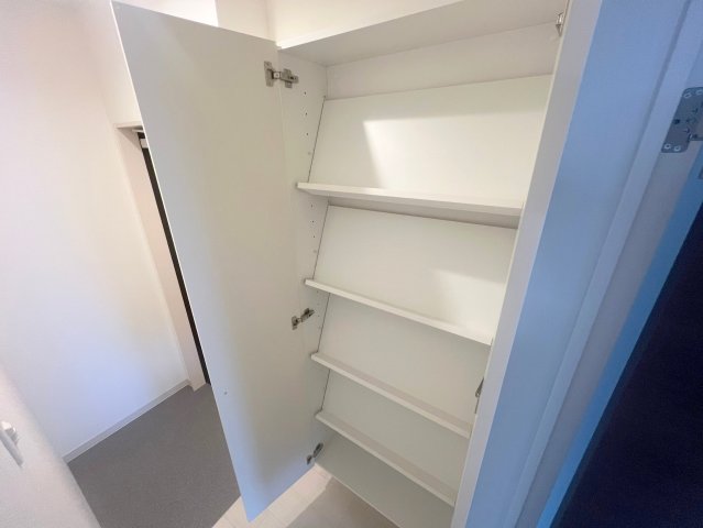 収納　大きいシューズボックスは靴がいっぱい入れれますね。