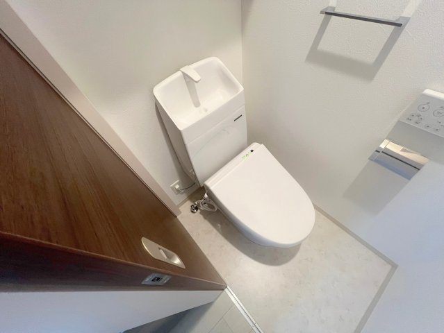 トイレ　綺麗なトイレにはウォシュレット標準装備です。