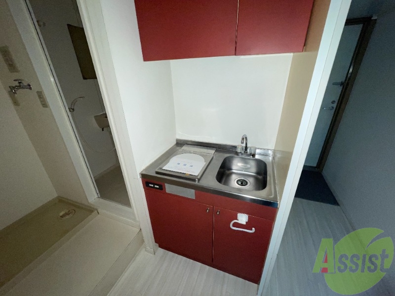 キッチン　シンプルなキッチンです。一人暮らしにはちょうどいいサイズ。