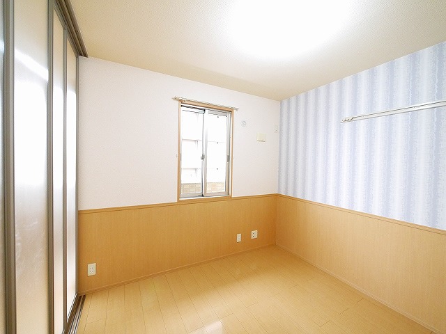 その他部屋・スペース　開放的な寝室です