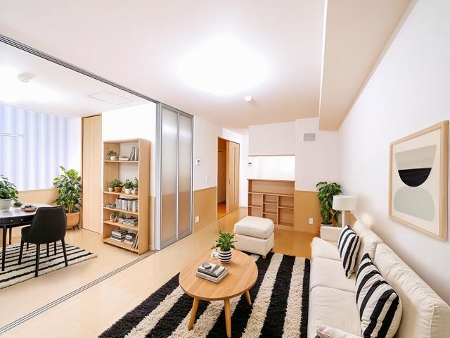 居室・リビング　CGで家具等を配置したもので家具等は含まれません