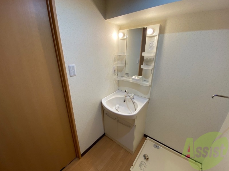 洗面設備　シャンプードレッサーは棚もついていて便利そう！