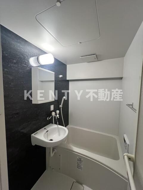 バス・シャワールーム　落ち着いた空間のお風呂です