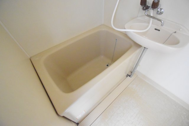 バス・シャワールーム　※別部屋参考画像です。