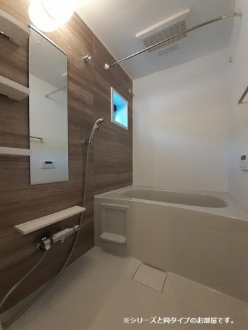 バス・シャワールーム　コンパクトで使いやすいお風呂です