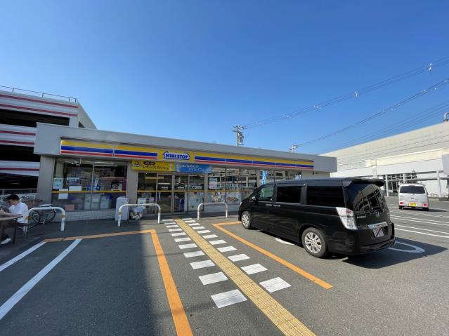 コンビニ　ミニストップ（コンビニ）まで734m