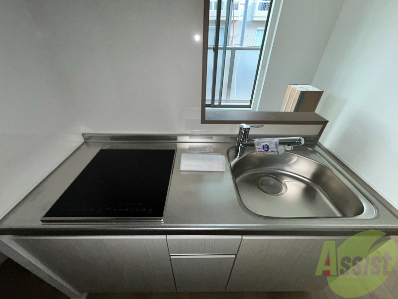 キッチン　キッチンにはＩＨコンロが２口付いています。