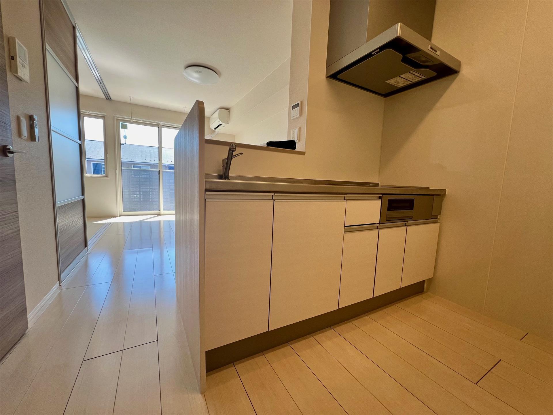 キッチン　同タイプ室内（反転タイプ）