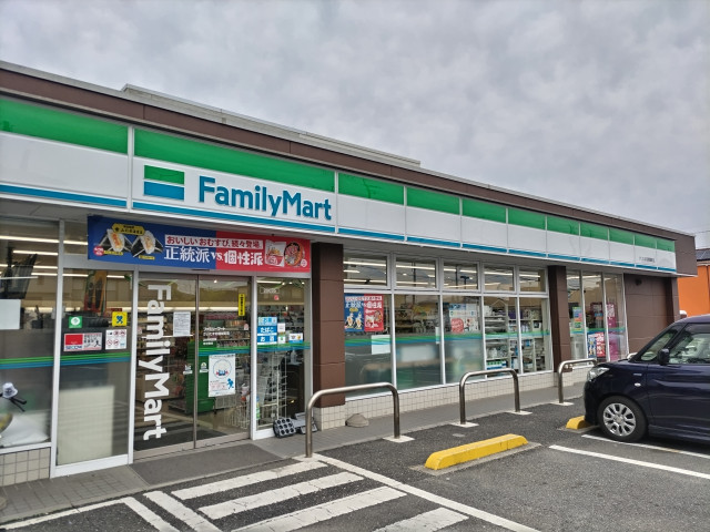 コンビニ　ファミリーマート　さいたま岩槻城町店（コンビニ）まで700m