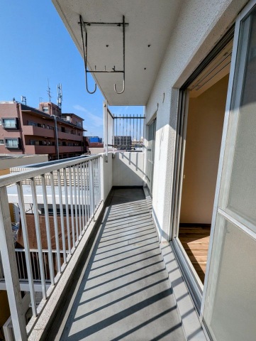 バルコニー　明るいバルコニー