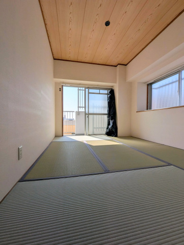 その他部屋・スペース　2面採光の明るい和室