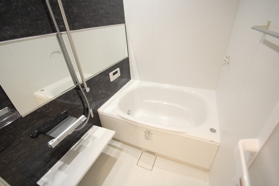 バス・シャワールーム　※別部屋の写真です