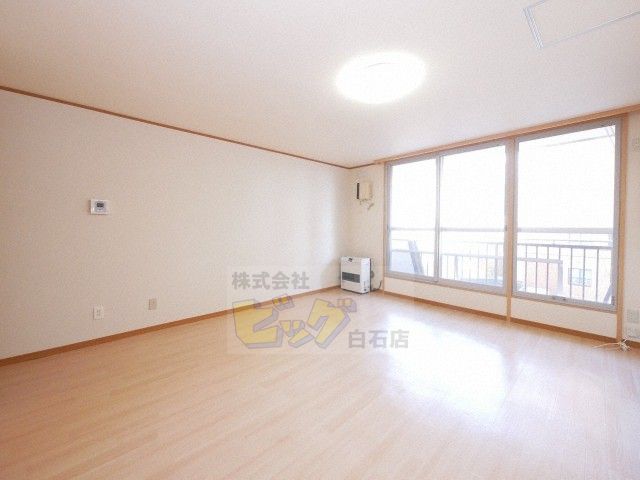 居室・リビング　使いやすい広々としたリビングです♪