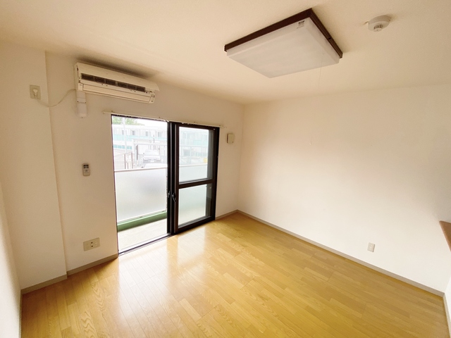 居室・リビング　別部屋参考写真です