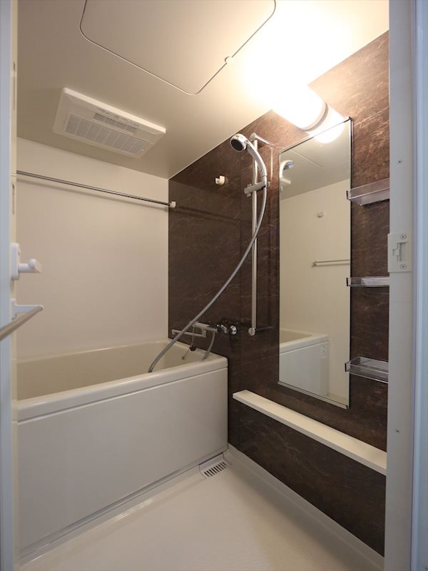 バス・シャワールーム　浴室暖房乾燥機付　24時間換気機能付バスルーム