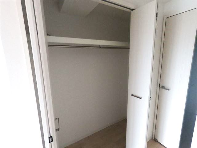 収納　クローゼットタイプの大きな収納付き