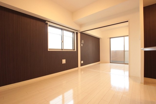 居室・リビング　同物件別号室