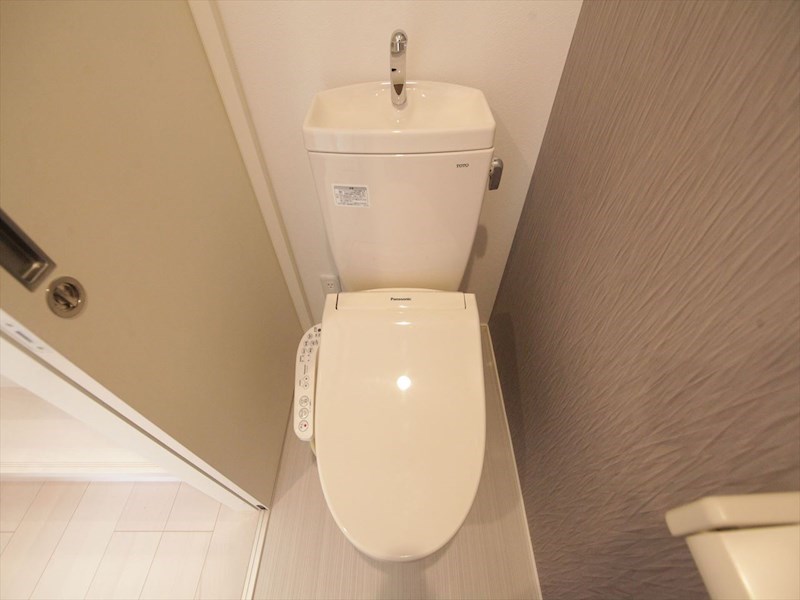 トイレ　温水洗浄暖房便座付トイレ　同仕様写真