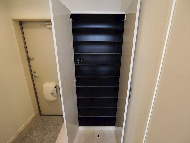 玄関　玄関　シューズボックス付き（収納充実してます）　同仕様写真