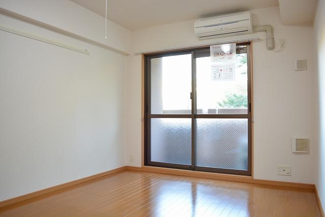 居室・リビング　明るいお部屋です