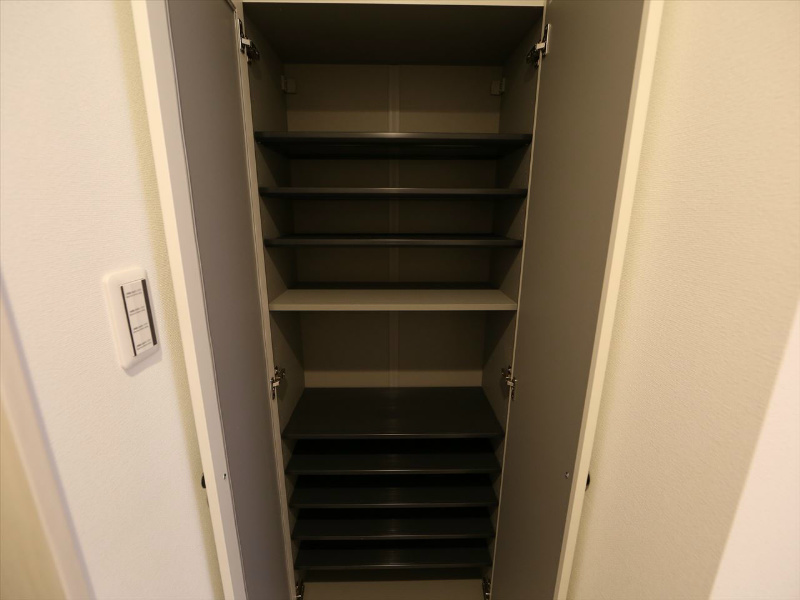 玄関　玄関　シューズボックス付（収納充実してます）　同仕様写真