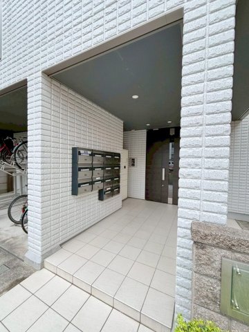 エントランス　清潔なエントランスです