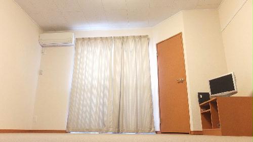 居室・リビング　2Fの床面は、カーペット敷きです。