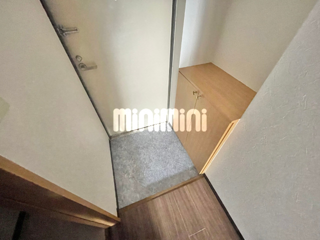 玄関　玄関シューズボックス付き