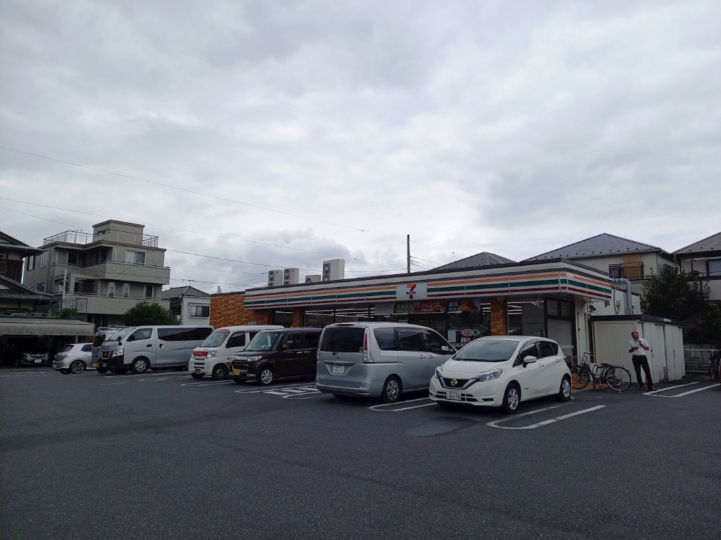 コンビニ　セブンイレブン 八潮2丁目いちょう通り（コンビニ）まで545m