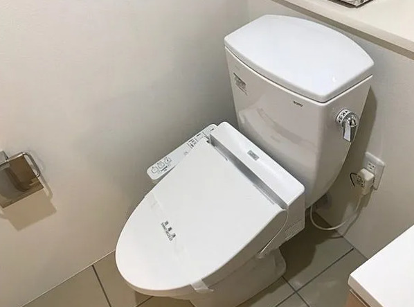 トイレ　別タイプ部屋　参考写真です