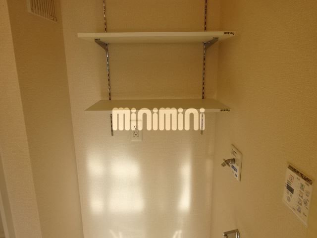 その他設備　洗面横収納