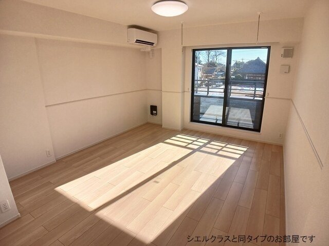 居室・リビング　こちらのリビングで趣味の時間をお楽しみください