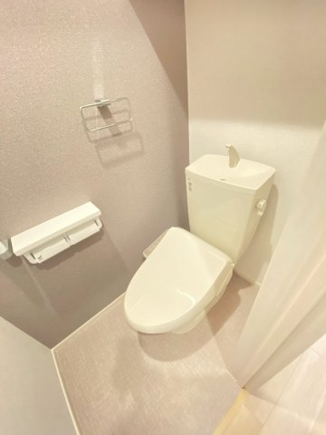 トイレ　※同タイプ写真になります