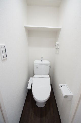 トイレ　「温水洗浄便座付トイレです」