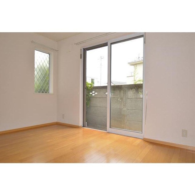 居室・リビング　２面採光で明るく温かいお部屋です！