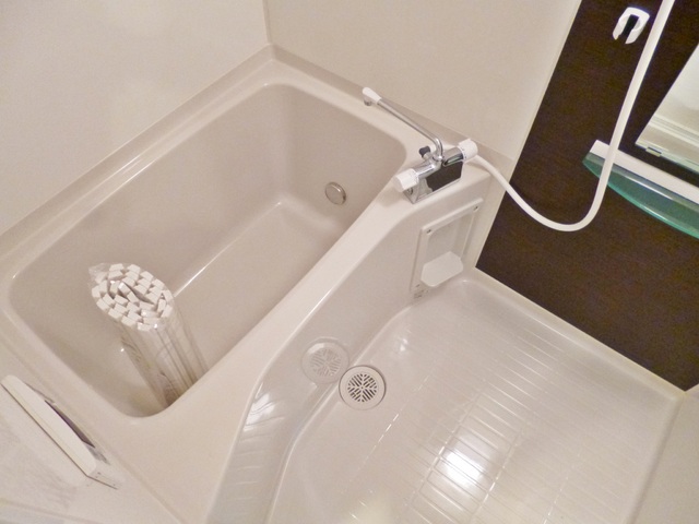 バス・シャワールーム　追い焚き、浴室乾燥機能付きのバスルーム♪