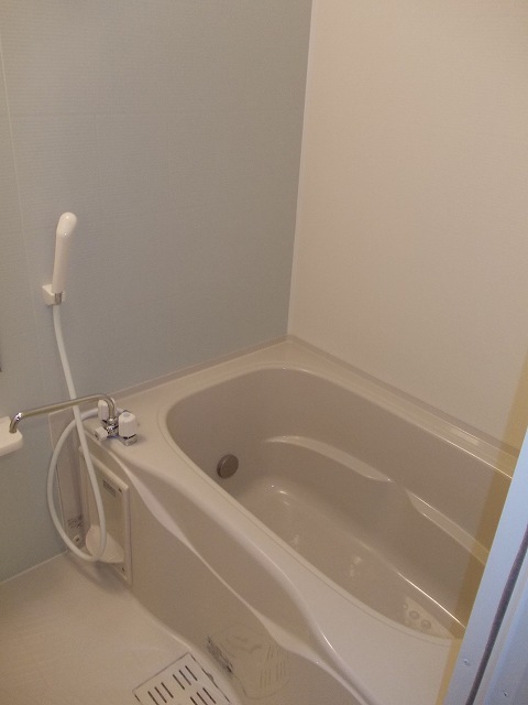 バス・シャワールーム　追い焚きや浴室乾燥などの設備がついた浴室です◇