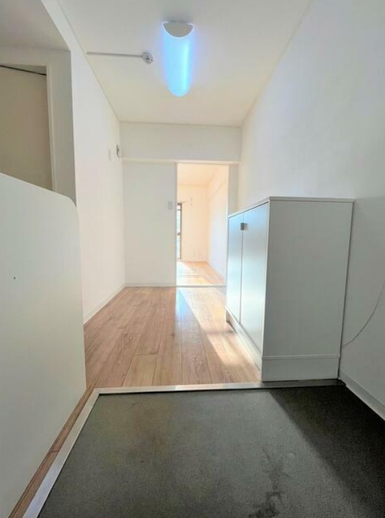 玄関　白を基調としたスッキリ廊下！