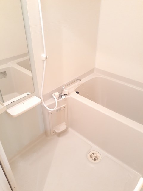 バス・シャワールーム　１日の疲れをバスルームでゆっくりと…。