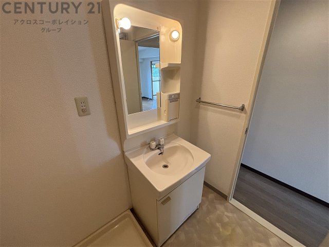 洗面設備　洗面所内に洗濯機置き場あり！