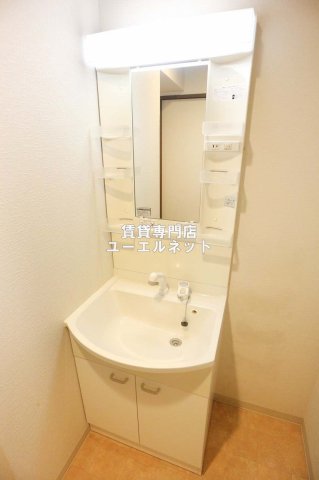 洗面設備　清潔感ある独立洗面台で毎日気持ちよく♪