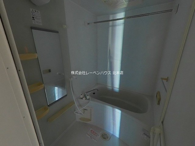 バス・シャワールーム　同物件別部屋反転参考写真