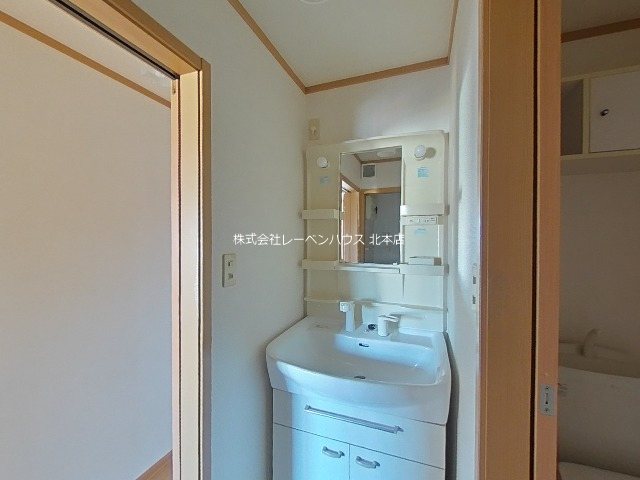 洗面設備　同物件別部屋反転参考写真