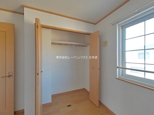 収納　同物件別部屋反転参考写真